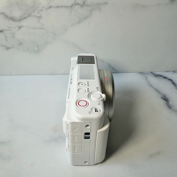 Sony ZV-1 4K Vlogging Camera White Flip Screen Zeiss Lens w/ Box Windscreen - Picture 5 of 8